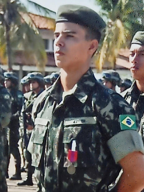 Wagner, ex Cabo do 47° BI. Praça mais Distinta e aluno do CFC 2016. Concluiu sua formação com excelência e hoje ensina soldados do Exército Brasileiro a também conquistarem sua patente de Cabo.